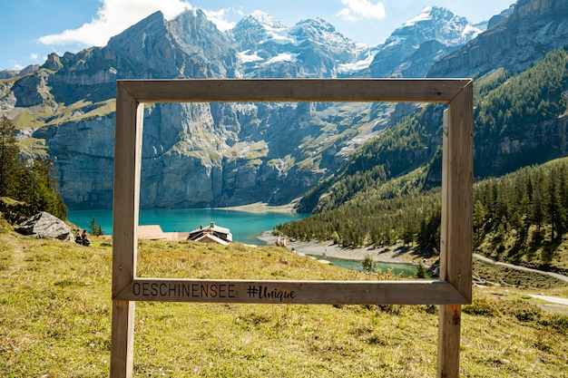 Kandersteg Schweiz - Gerahmte einzigartige Ansicht Oeschinensee mit Blick auf Rothorn, Bluemlisalphorn, Oeschinenhorn, Fruendenhorn