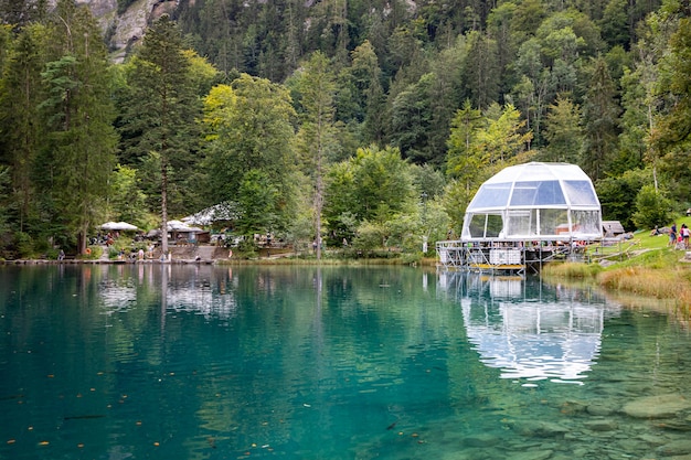 Kandersteg Suíça - Um estágio esférico no Lago Blausee