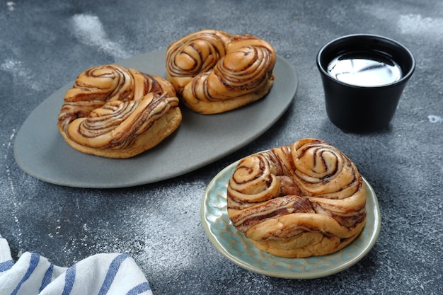 Kanelbullar-schwedisches Zimt-Kardamom-Brötchen,