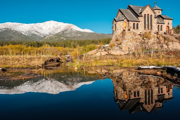 Kapelle auf dem Felsen in der Nähe von Estes Park in Colorado