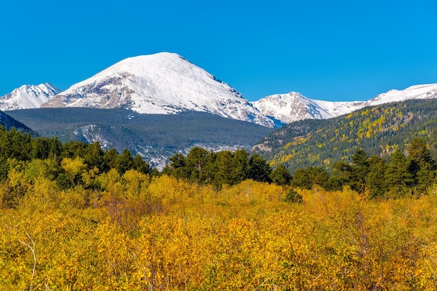 Kapelle auf dem Felsen in der Nähe von Estes Park in Colorado