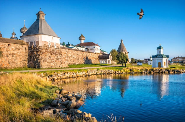 Kapelle von Alexander Newski an den Ufern