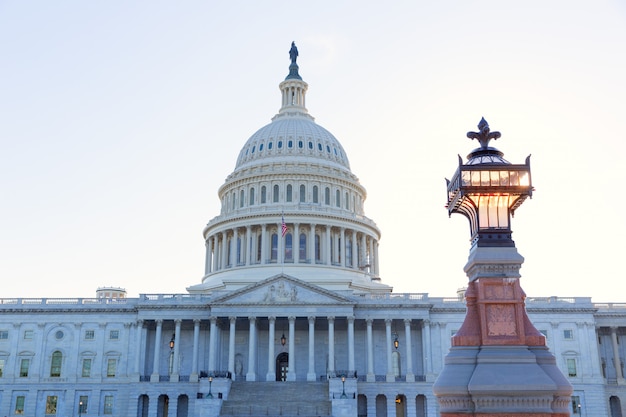 Kapitol, der Washington DC-Sonnenlichttag US errichtet