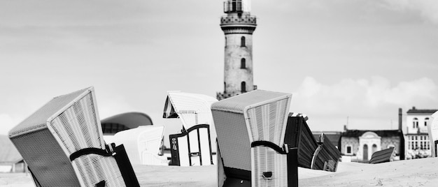 Foto kapuzenstrandstühle gegen den himmel