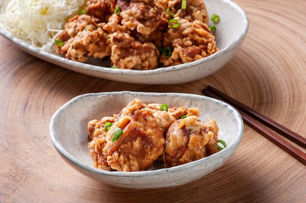 Karaage. Pollo frito típico japonés.