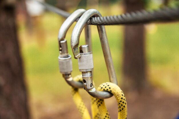 Karabiner wiegen am Sicherungsseil