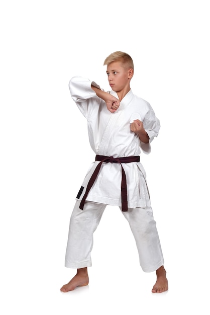 Karate-Junge im Kimonokampf