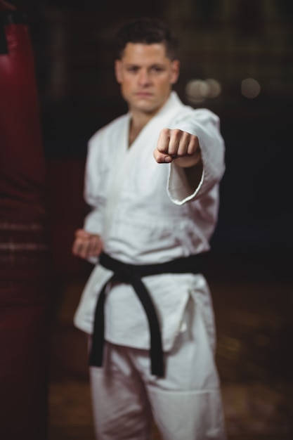 Karate-Spieler üben