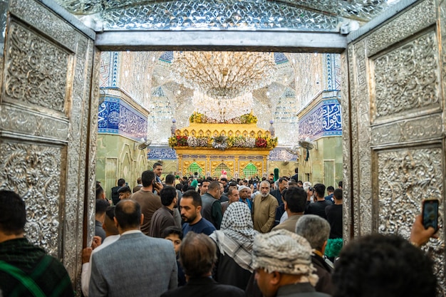 Karbala Hazrat Abbas iraq arbaeen beynolharamayn moharram ashoora tasooa noche de luna Zarih Haram También se conoce como la noche de la luna.