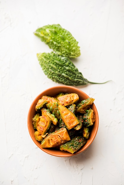 Karela Achar oder Bitter Gourd Pickle, beliebtes indisches Rezept