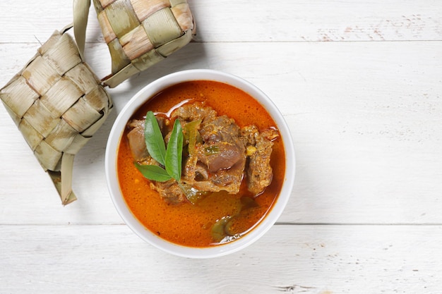 Kari Kambing oder Gulai Kambing ist eine traditionelle indonesische Hammel-Curry-Suppe