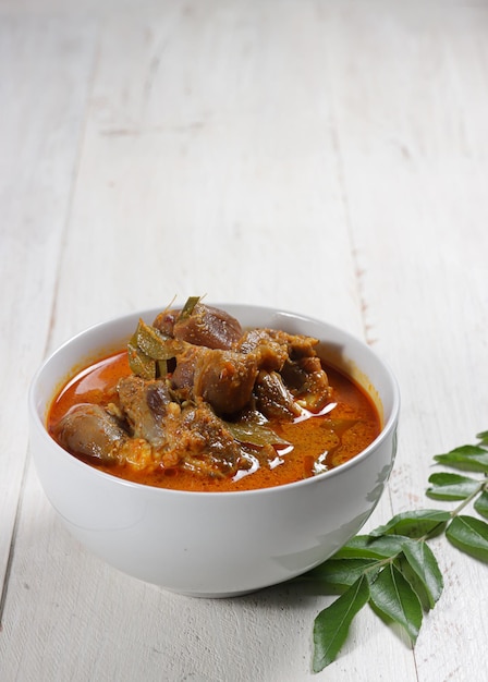 Kari Kambing ou Gulai Kambing é sopa de caril de carneiro tradicional da Indonésia