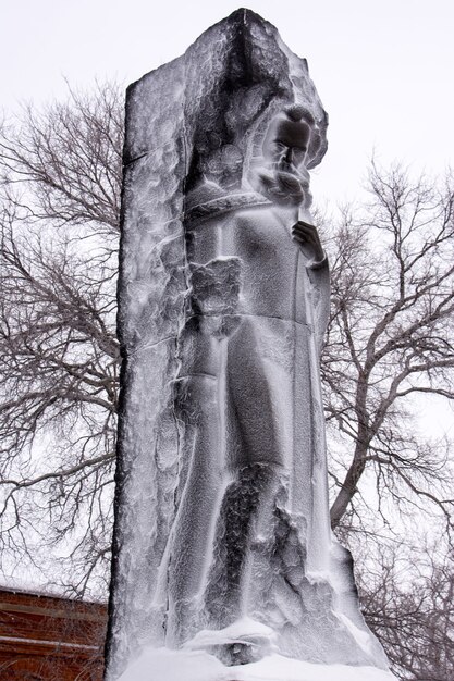 Karl Marx. Monumento. Ulyanovsk. Vista urbana en invierno