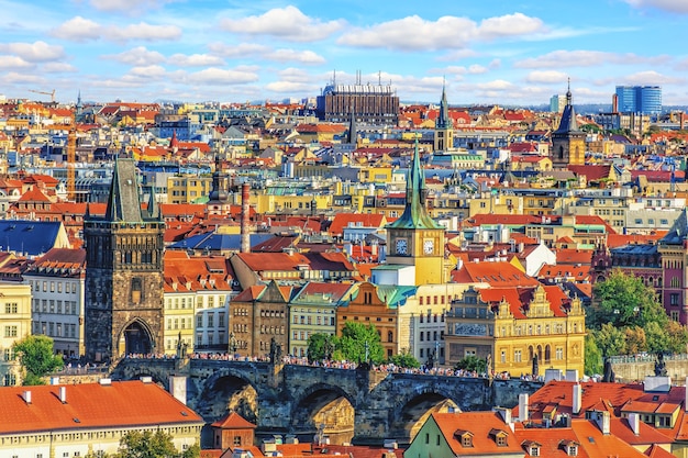 Karlsbrücke, Altstädter Turm und andere Sehenswürdigkeiten der Altstadt in Prag.