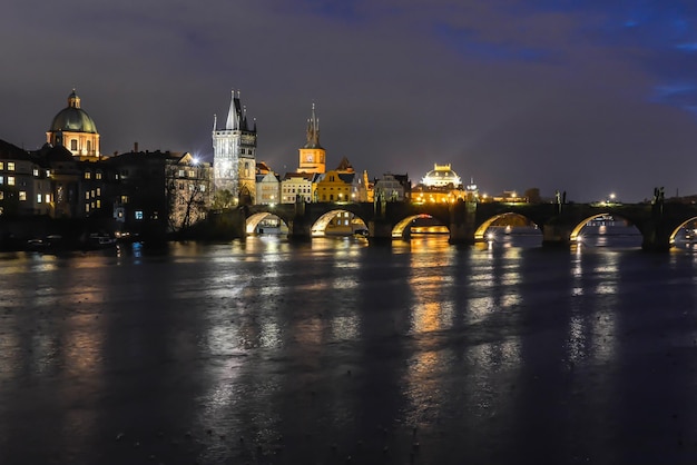 Karlsbrücke bei Nacht