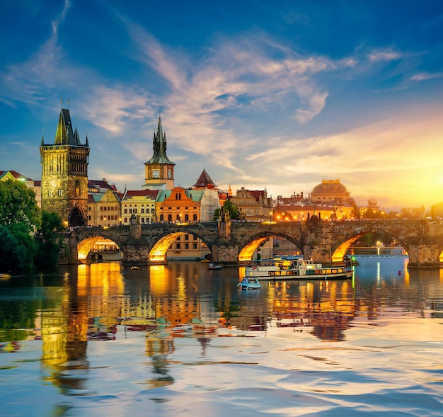 Karlsbrücke in der Abenddämmerung