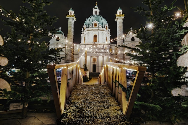 Karlsplatz Advent Weihnachtsmarkt bei Nacht