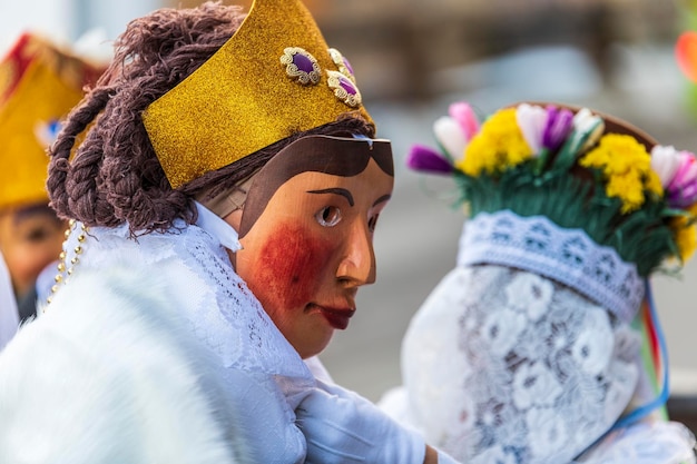 Foto karneval in carnia sauris masken der religiösen und heidnischen tradition italien