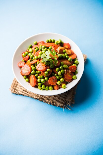 Karottengrüne Erbsen sabzi oder Gajar Mutter sabji