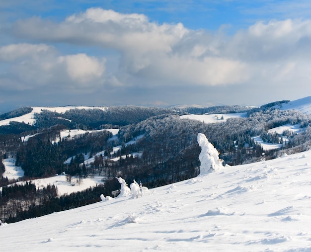 Karpaten mit Schnee bedeckt