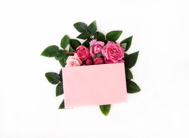 Karte mit Rosen, zum des Valentinstags zu gratulieren