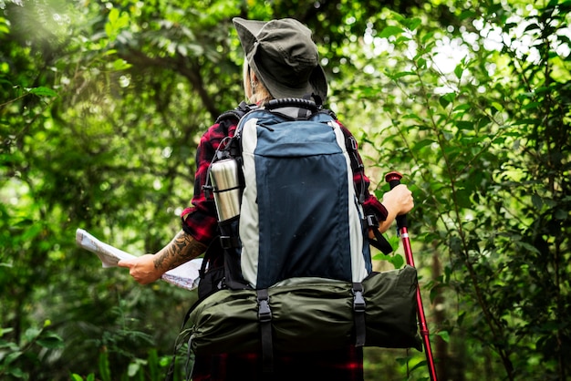 Kartenkontrolle im Wald