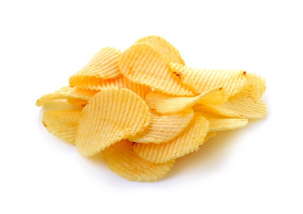 Foto kartoffelchips auf weißem hintergrund