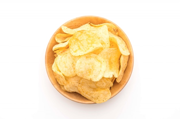 Kartoffelchips auf weißem Hintergrund