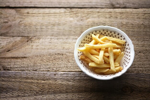 Kartoffelchips in der Schüssel