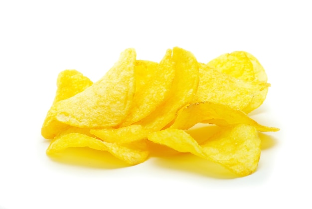 Kartoffelchips isoliert auf weißem Hintergrund