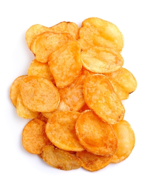 Kartoffelchips Nahaufnahme auf weißem Hintergrund