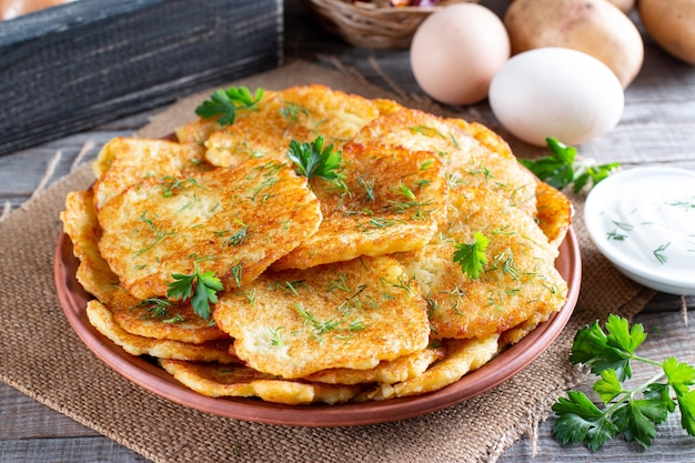 Kartoffelkuchen. Gemüsekrapfen, Latkes, Draniki.