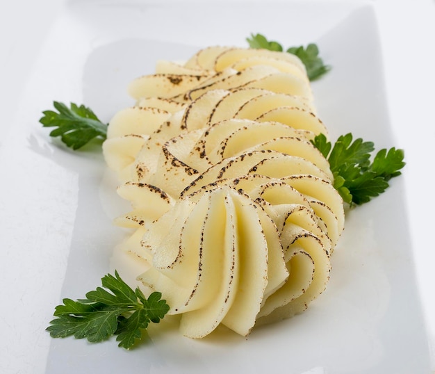 Kartoffelpüree auf weißem Hintergrund