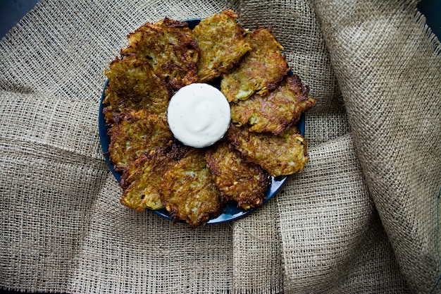 Kartoffelpuffer mit Soße