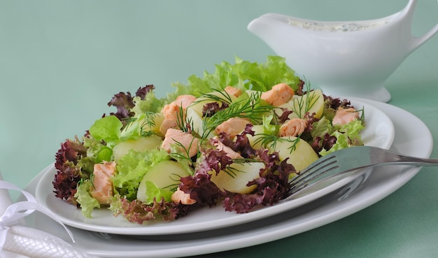 Kartoffelsalat mit Lachs