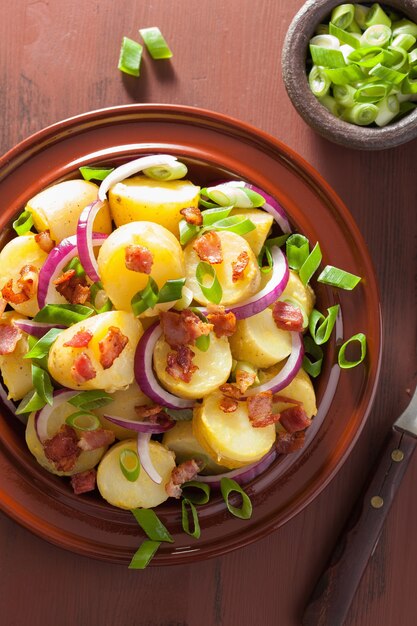 Kartoffelsalat mit Speckzwiebelsenf