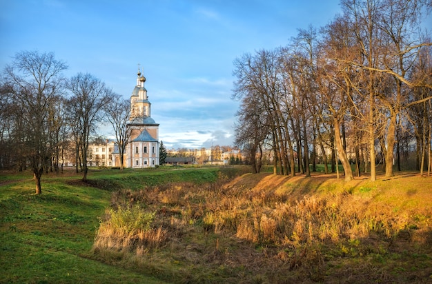 Kasaner Kirche mit Glockenturm im Kreml von Uglich