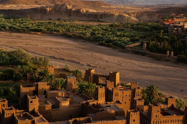 Kasbah Ait ben Haddou in Marokko mit Festungen und traditionellen Lehmhäusern