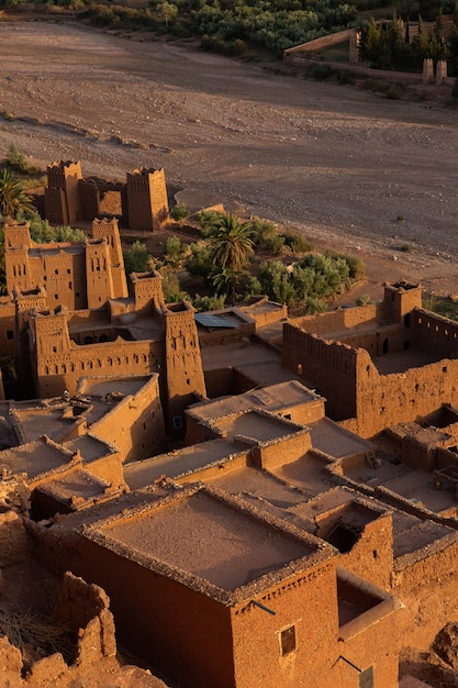 Kasbah Ait ben Haddou no Marrocos com fortalezas e casas de barro tradicionais