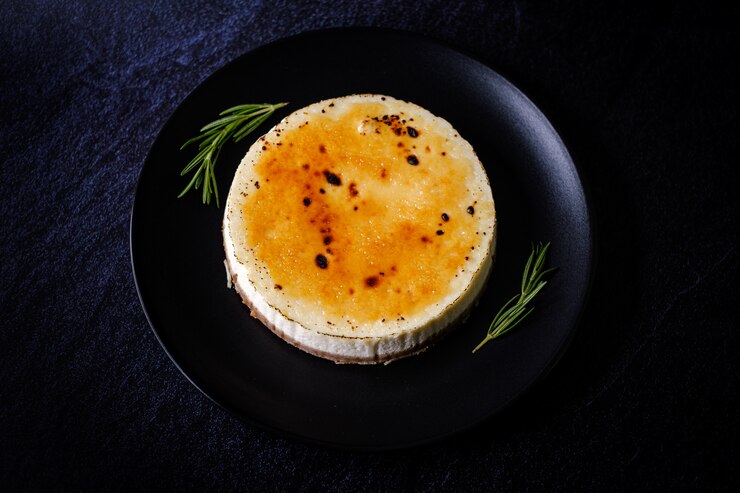 Kasserollentorte des Creme brule Hüttenkäse-Käsekuchens