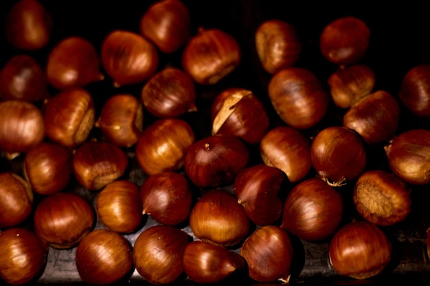 Kastanien-Maroni Geröstete Kastanien beliebtes Herbst-Streetfood in EuropexA