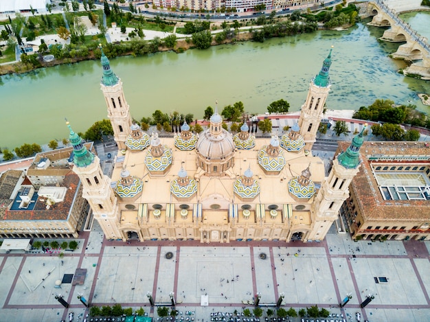 Kathedrale Basilika Unserer Lieben Frau von der Säule Luftpanoramablick, Stadt Zaragoza in der Region Aragon in Spanien