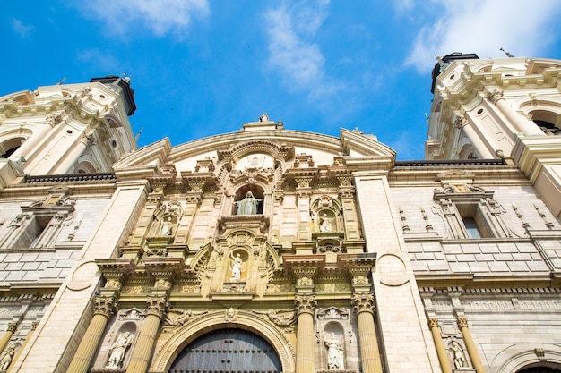 Kathedrale in Lima Peru Alte Kirche in Südamerika1540 erbaut Arequipa39s Plaza de Armas ist eine der schönsten in Peru