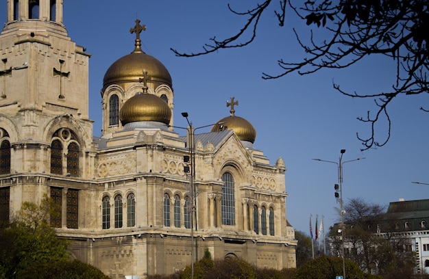 Foto kathedrale vor klarem himmel