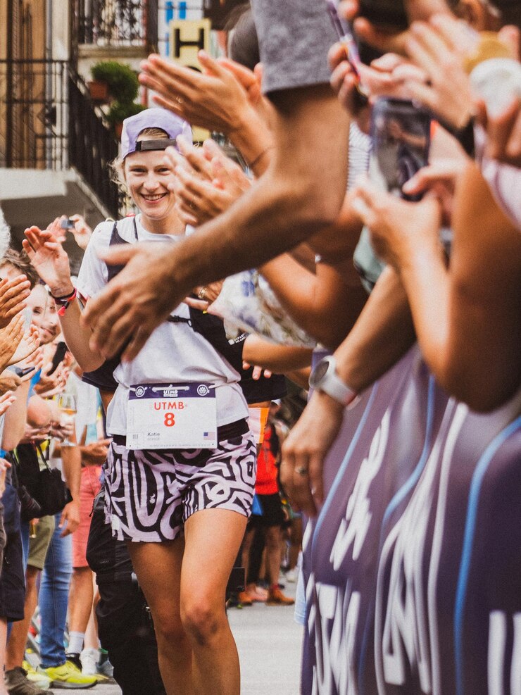 Foto katie schide em chamonix durante o utmb 2022