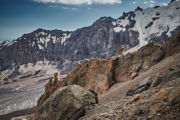 Kaukasische Berge Mt. Kazbeg Basislager Meteostation in Kazbek Georgia Mount Kazbek alpinistische Expedition