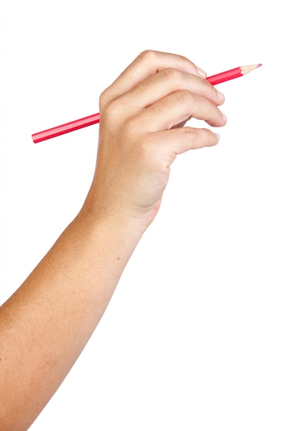 Kaukasische Hand mit dem roten Bleistift lokalisiert auf weißem Hintergrund