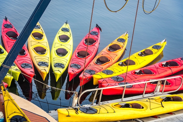 Foto kayak de mar para el fondo del deporte al aire libre