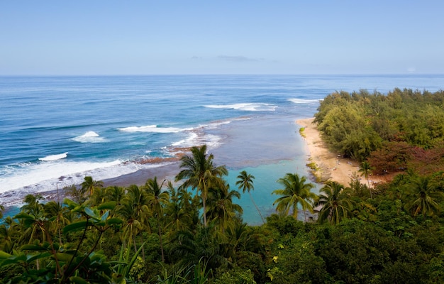 Ke'e Beach auf Kauai vom Wanderweg