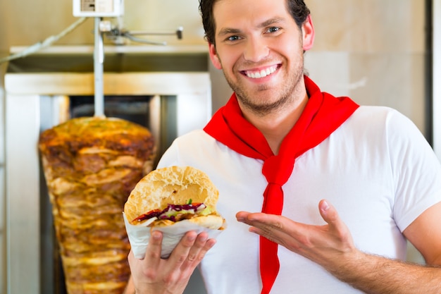 Kebab - heißer Döner mit frischen Zutaten